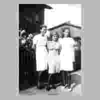 111-0116 Pfleger-Kolonie-Allenberg 1942 - Von links Christel Senkler, Fieta Ludwigkeit, Elsbeth Grollmus.jpg
